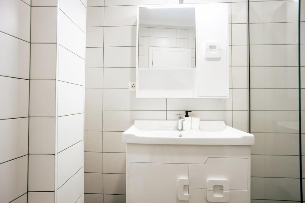 Cozy Studio In The Heart Of City Комотини Екстериор снимка