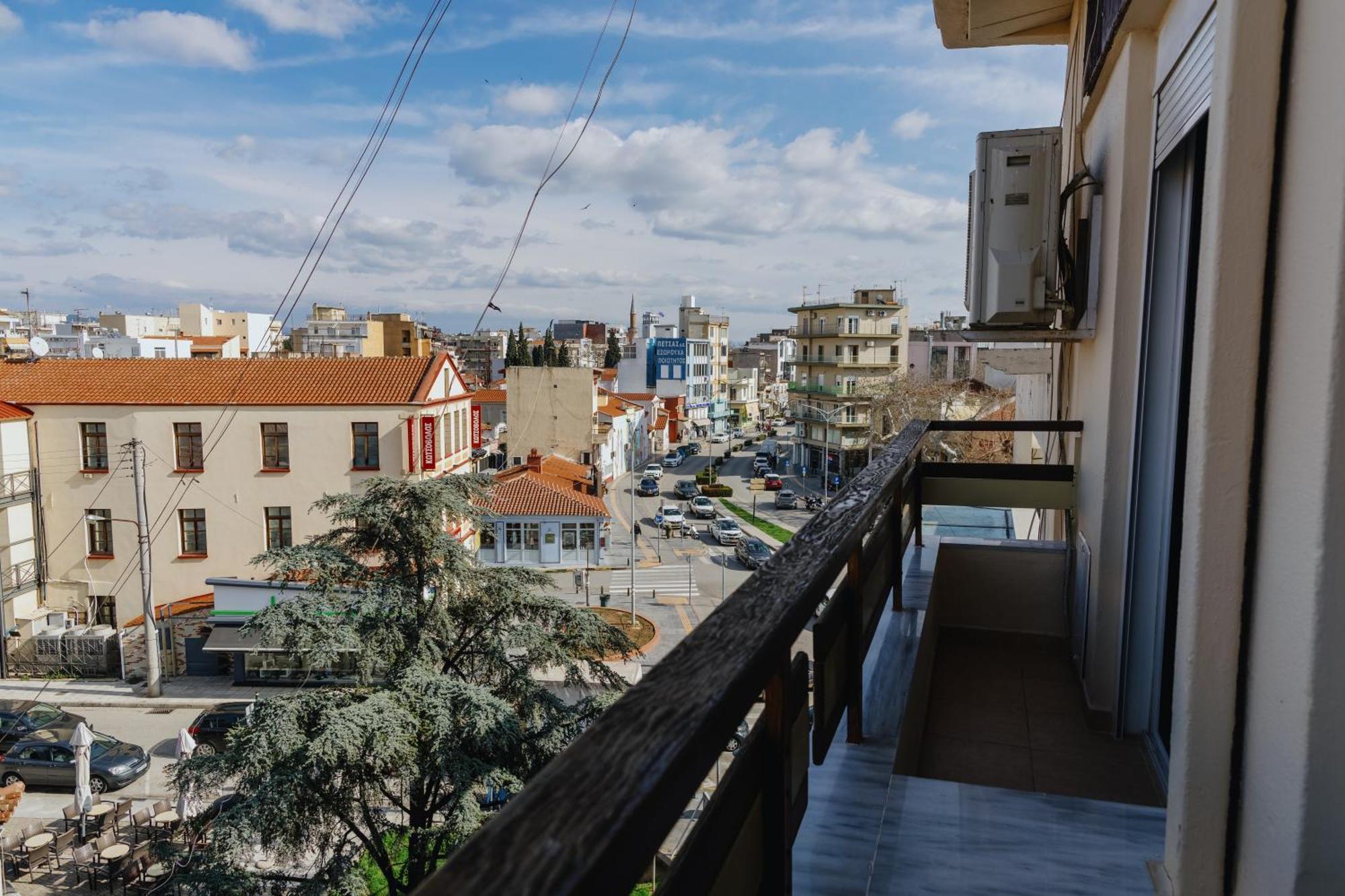 Cozy Studio In The Heart Of City Комотини Екстериор снимка